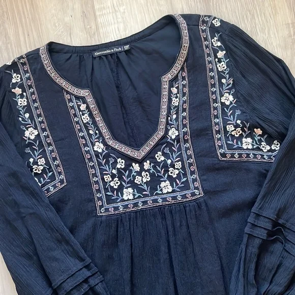 Abercrombie & Fitch Boho Blue Floral Embroidered Long Sleeve Blouse XS - Picture 2 of 4